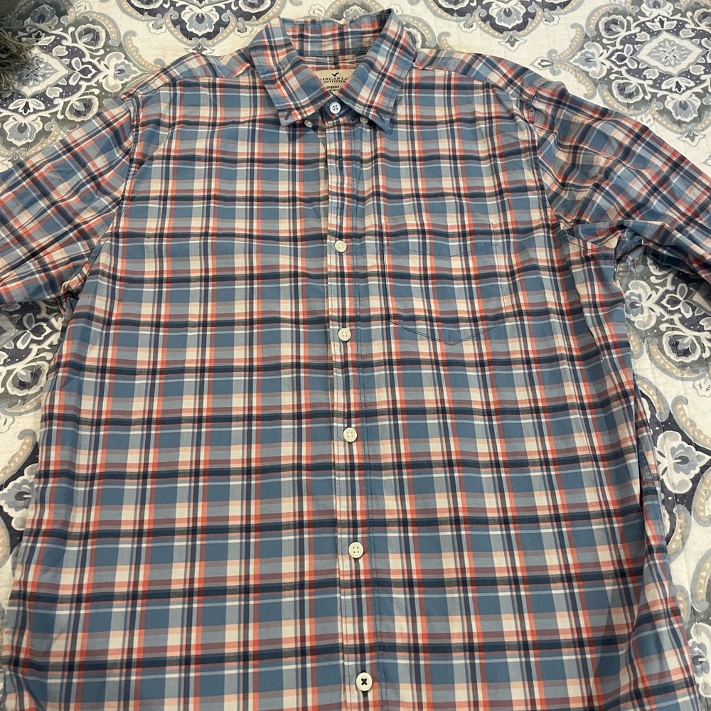 American Eagle Seriously Soft clssic Fit Men’s Medium button down
